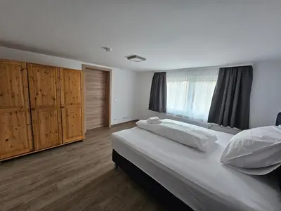 Ein Bett oder Betten in einem Zimmer der Unterkunft Cozy, new FEWO with 4 beds close to lifts