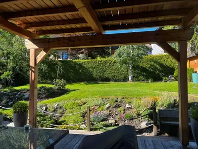 Ein Garten an der Unterkunft Luxury Guest House, Living Room, Kitchen and Games Room