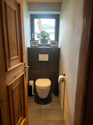 Ein Badezimmer in der Unterkunft Luxury Guest House, Living Room, Kitchen and Games Room