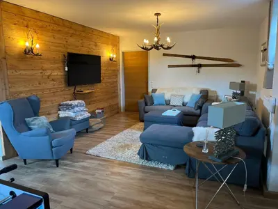 Ein Sitzbereich in der Unterkunft Luxury Guest House, Living Room, Kitchen and Games Room