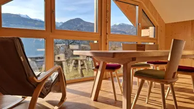 Ein allgemeiner Bergblick oder ein Berglick von der Ferienwohnung aus