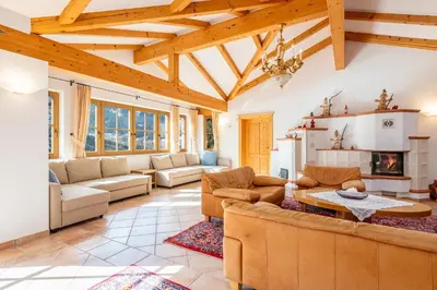 Ein Sitzbereich in der Unterkunft Alpenvilla Janerweg - by myNests