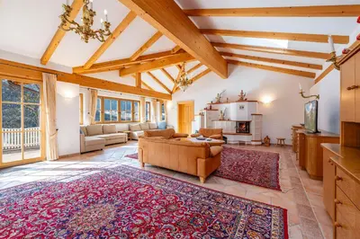 Ein Sitzbereich in der Unterkunft Alpenvilla Janerweg - by myNests