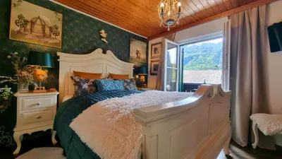Ein Bett oder Betten in einem Zimmer der Unterkunft Landhaus Osborne near Hallstatt