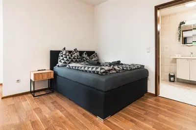 Ein Bett oder Betten in einem Zimmer der Unterkunft Zentral am Fluss #1