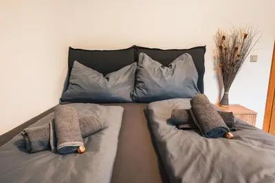 Ein Bett oder Betten in einem Zimmer der Unterkunft Zentral am Fluss #2