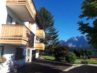 Ein allgemeiner Bergblick oder ein Berglick von der Pension aus