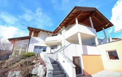 Das Gebäude in dem sich die Ferienwohnung befindet