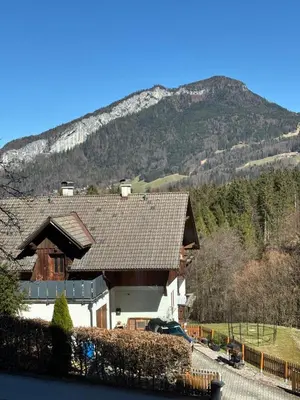 Ein allgemeiner Bergblick oder ein Berglick von der Ferienwohnung aus