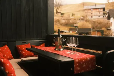 Ein Sitzbereich in der Unterkunft Zentrales Panorama-Apartment über den Dächern am Meranplatz - Terrasse und Top Lage