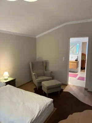 Ein Sitzbereich in der Unterkunft Zentrales Panorama-Apartment über den Dächern am Meranplatz - Terrasse und Top Lage