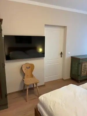 TV/Unterhaltungsangebot in der Unterkunft Zentrales Panorama-Apartment über den Dächern am Meranplatz - Terrasse und Top Lage