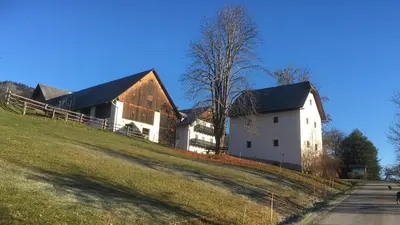 Das Gebäude in dem sich die Ferienwohnung befindet