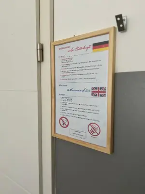 Ein Zertifikat, Auszeichnung, Logo oder anderes Dokument, das in der Unterkunft Urban Stay Kremsmünster Studio ausgestellt ist