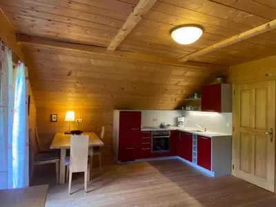 Küche/Küchenzeile in der Unterkunft Ferienwohnung nähe Attersee - Traunsee LEHNER IM WALD charmantes Bauernhaus in Alleinlage
