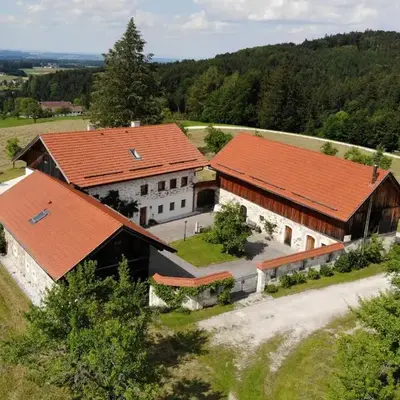 Ferienwohnung nähe Attersee - Traunsee LEHNER IM WALD charmantes Bauernhaus in Alleinlage