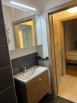 Ein Badezimmer in der Unterkunft Danner Worker Rooms Schörfling - Ruhige Appartements mit Küche für Arbeiter & Firmen