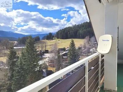 Ein allgemeiner Bergblick oder ein Berglick von der Ferienwohnung aus