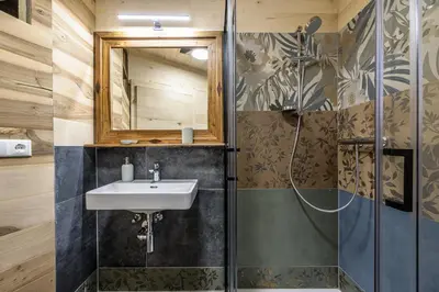 Ein Badezimmer in der Unterkunft der baum hideaway
