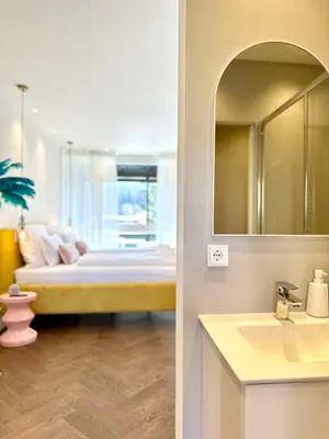 Grundriss der Unterkunft Miami Vice Appartement mit Balkon & Flussblick-Das Alpenzeit im Zentrum mit Parkplatz