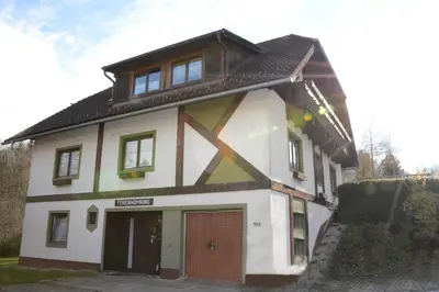 Das Gebäude in dem sich die Ferienwohnung befindet