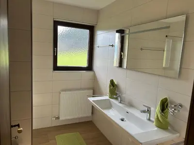 Ein Badezimmer in der Unterkunft Haus Obertiefenbach