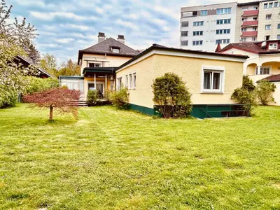Ein Garten an der Unterkunft Apartment am Stadtpark