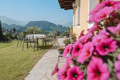 Ein allgemeiner Bergblick oder ein Berglick von der Ferienwohnung aus