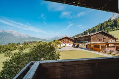 Ein allgemeiner Bergblick oder ein Berglick von der Ferienwohnung aus