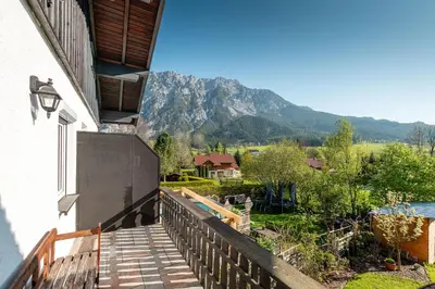 Ein allgemeiner Bergblick oder ein Berglick von der Ferienwohnung aus