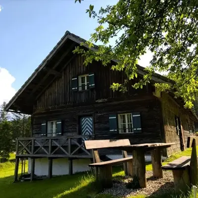 Hütten-Idylle im Naturparadies