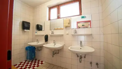 Ein Badezimmer in der Unterkunft Zelt oder Camper Stellplatz am Campingplatz Raddörfl