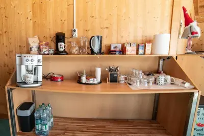 Kaffee-/Teezubehör in der Unterkunft Zelt oder Camper Stellplatz am Campingplatz Raddörfl