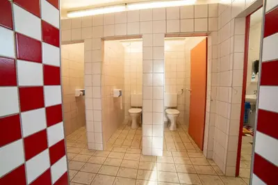 Ein Badezimmer in der Unterkunft Zelt oder Camper Stellplatz am Campingplatz Raddörfl