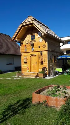 Das Gebäude in dem sich die Ferienwohnung befindet