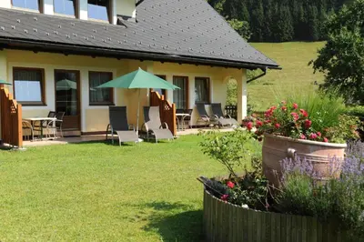 Ein Garten an der Unterkunft Landhotel Gressenbauer