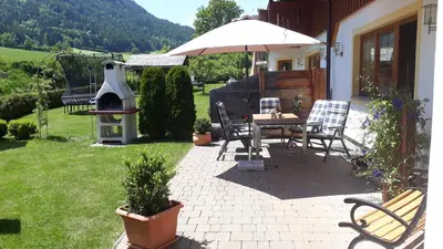 Ein allgemeiner Bergblick oder ein Berglick von der Ferienwohnung aus