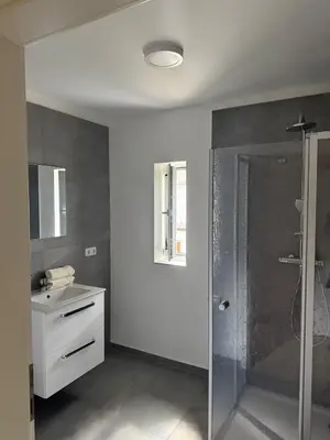 Ein Badezimmer in der Unterkunft ALS Zimmer & Suiten