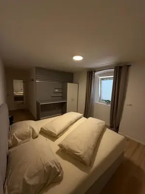 Ein Bett oder Betten in einem Zimmer der Unterkunft ALS Zimmer & Suiten