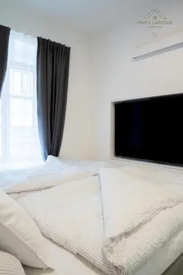 Ein Bett oder Betten in einem Zimmer der Unterkunft MIMIs Lakeside Apartment - NEWLY RENOVATED