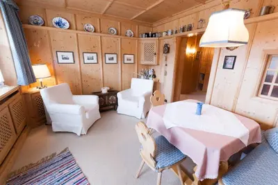 Ein Sitzbereich in der Unterkunft Modern Living Traditional Style