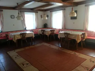 Ein Sitzbereich in der Unterkunft Osterbichlerhof