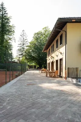 Das Gebäude in dem sich die Ferienwohnung befindet