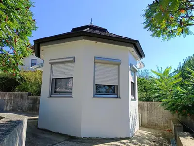 Das Gebäude in dem sich das Chalet befindet
