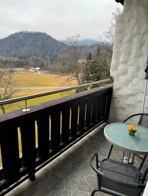 Ein allgemeiner Bergblick oder ein Berglick von der Ferienwohnung aus