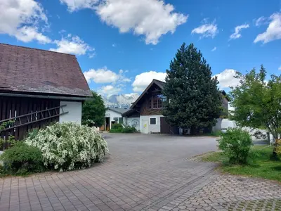 Das Gebäude in dem sich die Ferienwohnung befindet