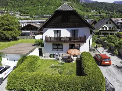 Ein allgemeiner Bergblick oder ein Berglick von des Ferienhauses aus
