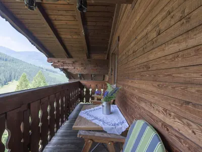 Ein allgemeiner Bergblick oder ein Berglick von des Ferienhauses aus