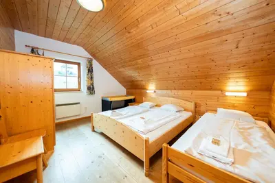 Ein Bett oder Betten in einem Zimmer der Unterkunft Chalets am Feuerkogel by Landluft