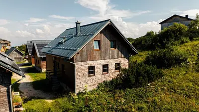 Das Gebäude in dem sich das Chalet befindet
